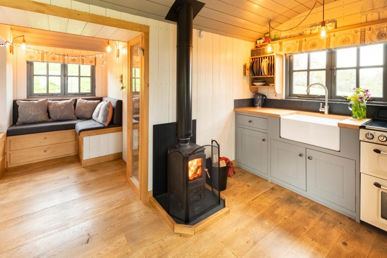 Tilbury Shepherd Huts With Hot Tubs Plus Holiday Cottages West Bagborough Экстерьер фото