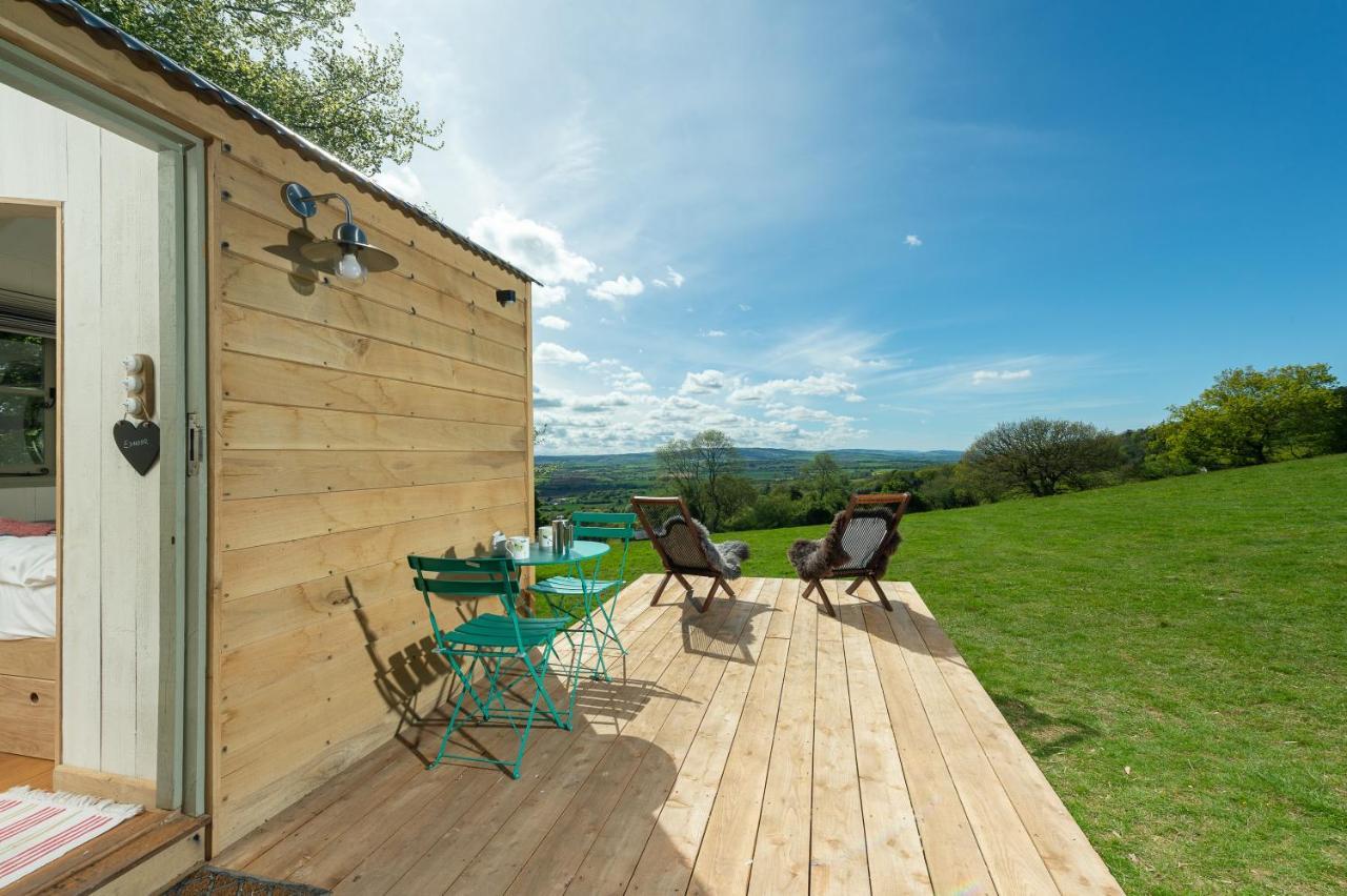 Tilbury Shepherd Huts With Hot Tubs Plus Holiday Cottages West Bagborough Экстерьер фото